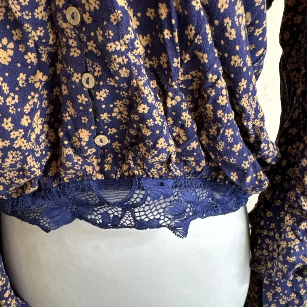 FREE PEOPLE Ditsy Floral dramatical ruffle long sleeves women M blue top shirt